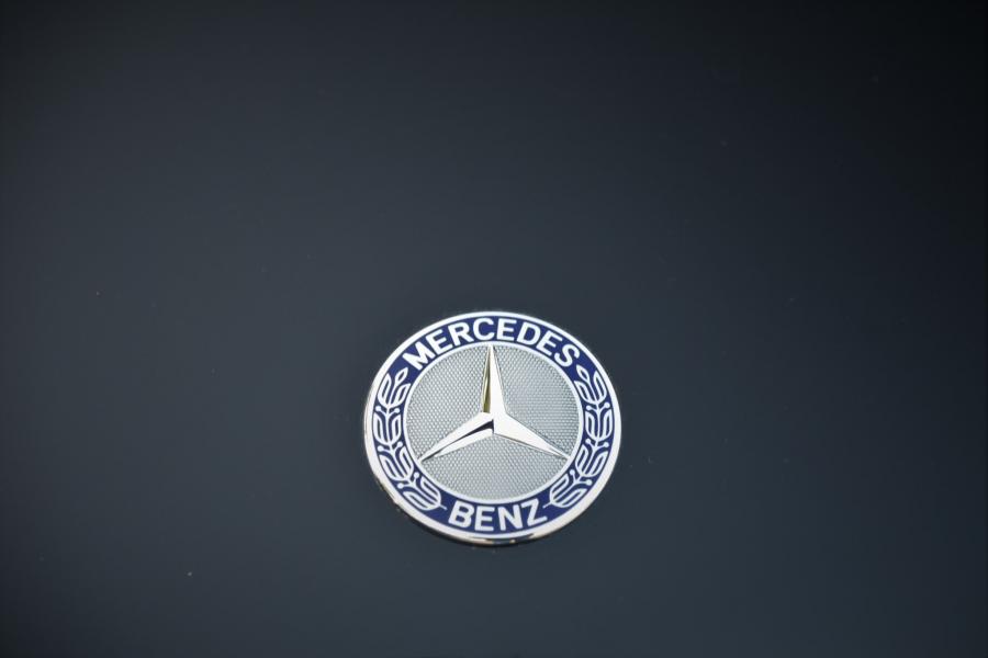 Логотип Mercedes-Benz SL500 (R230) 2003 года  (фото 14 из 86)
